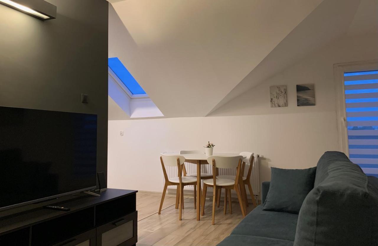 Apartament Pod Gwiazdami Apartman Ostrów Wielkopolski Kültér fotó