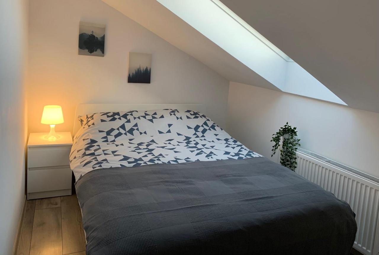 Apartament Pod Gwiazdami Apartman Ostrów Wielkopolski Kültér fotó